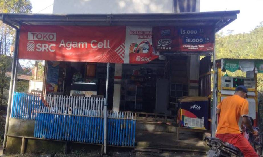 Dokumentasi warung kelontong milik Anty Nur, “Agam Cell”, sebelum bertransformasi menjadi pusat layanan transaksi digital di Desa Borong Rappoa, Kindang, Bulukumba. (Foto: Dok. Anty Nur)