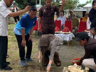 Fatimah Kalla Lakukan Peletakan Batu Pertama Masjid SD Islam Athirah Bone