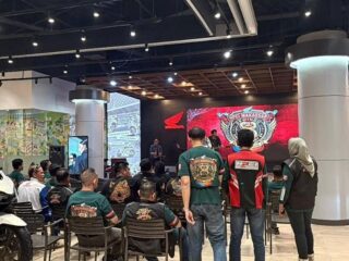 Asmo Sulsel Rayakan Sewindu HPCI Makassar Lewat Aksi Sosial dan Edukasi Safety Riding