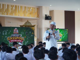 Siswa Athirah Bahas Tantangan Remaja di Era Digital bersama Ustaz Das’ad Latif