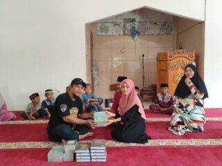 Gowata Sakti Motor Donasikan 10 Al-Quran untuk Masjid di Gowa dalam Rangka Anniversary ke-19