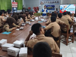 Asmo Sulsel Edukasi Safety Riding Siswa SMKN 1 Gowa, Tekankan Pentingnya Fokus Saat Berkendara