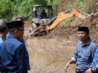 Bupati Polman Tinjau Longsor di Tutar, Akses Desa Taloba–Piriang Kembali Dibuka