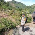 Longsor Putus Akses Jalan di Matangnga, Warga Terpaksa Jalan Kaki 7 Kilometer