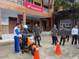 Asmo Sulsel Edukasi Safety Riding Siswa SMK Tri Tunggal 45 Makassar