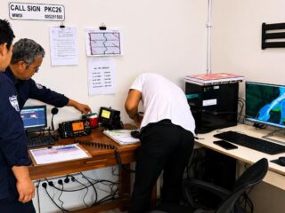 Kawal Keselamatan Pelayaran, SPJM Dampingi Verifikasi Stasiun Radio Boom Baru Tanjung Buyut