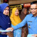 Bupati Polman Salurkan Tambahan Modal untuk 10 Pelaku UMKM, Berasal dari Anggaran Operasional