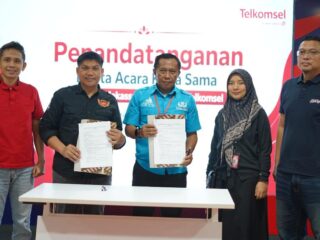 Telkomsel Dukung Tim Futsal SMAN 8 Makassar, Wujud Komitmen Majukan Prestasi Olahraga Pelajar