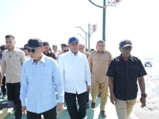 Dampingi Zulkifli Hasan Tinjau Kesiapan Infrastruktur Kampung Nelayan di Untia, Munafri Pastikan Dukungan Pemkot 