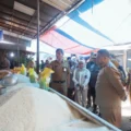 Wali Kota Makassar Sidak Pasar Pabaeng-baeng, Pastikan Harga Pangan Stabil dan Pasar Tertata Rapi
