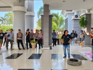 HMI Geruduk Ruang Ketua DPRD Polman, Soroti Kelangkaan BBM Bersubsidi