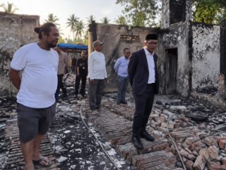 Kunjungi Korban Kebakaran Campalagian, Samsul Mahmud Ingatkan Bahaya Musim Kemarau